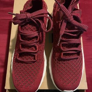 WORN 1x M/7.5 W /9NoBull Crimson Kit Runners.